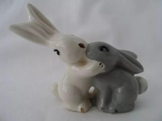 VINTAGE circa 1948-1950's WADE KISSING BUNNIES