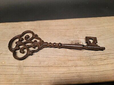 Antique Vintage Style Cast Iron Large Ornate Skeleton Key 3