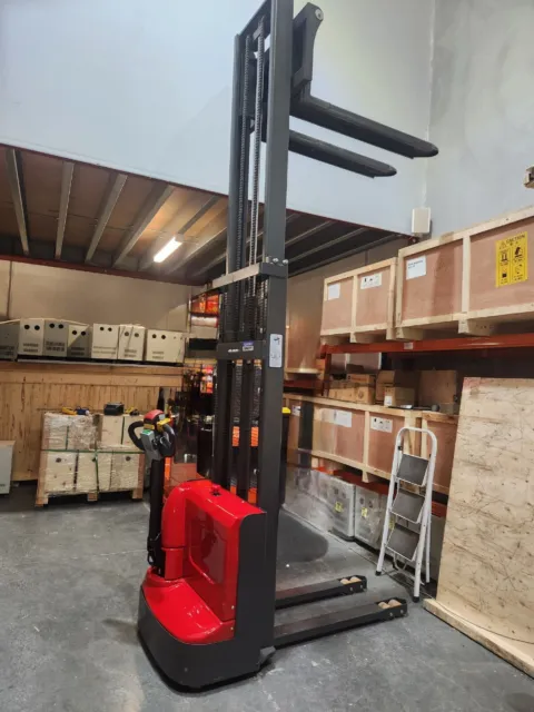 Electric Pallet Stacker -  Forklift 1500 kg Capacity , 3 Meters Lift