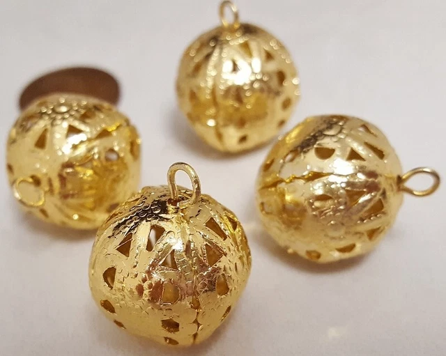 6 VINTAGE GOLD PLATED BRASS FILIGREE 19mm. ROUND CHARM BEAD PENDANT N404