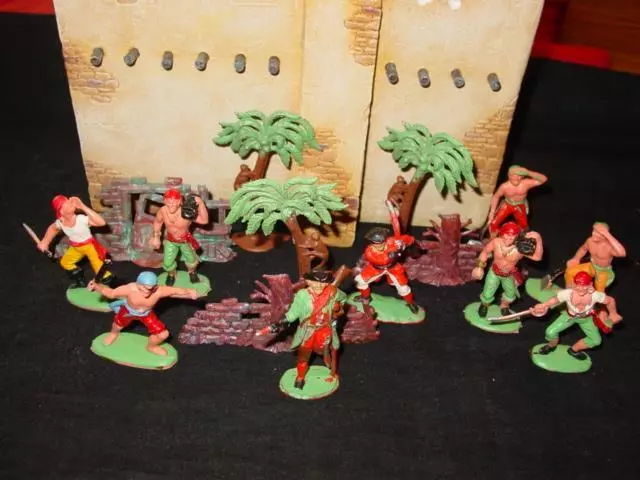 VTG Charbens 1960s - (9) Pirates + Trees & Walls (Painted) 60mm Plastic - RARE