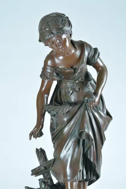 Large Antique Bronze Portrait of Women La farmière Poules Mathurin Moreau 19th century 3