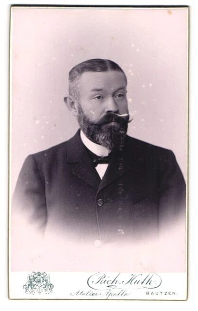 Fotografie Rich. Huth, Bautzen, Gickelsberg & Schützengasse, Eleganter Herr mit