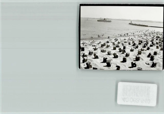 40063649 - 2401 Travemuende Strand Strandkoerbe Seebruecke Luebeck Stadtkreis