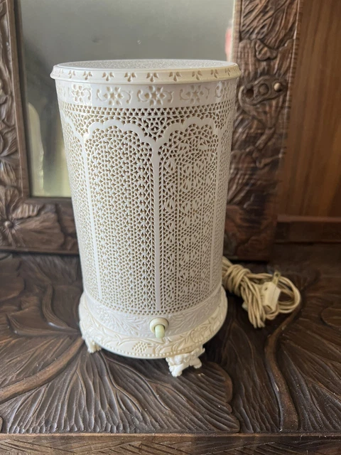 Vintage Asian Hand Carved Boudoir Lamp￼