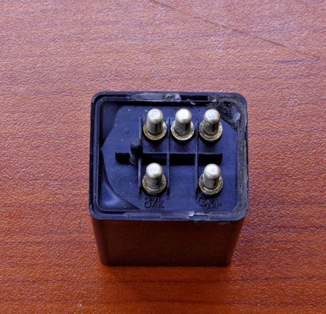 MERCEDESBENZ W124 W201 W126 R129 Kickdown relay OEM 0025456505 722.3