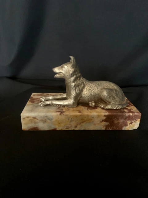 Statue Animalière Chien Sur Socle Marbre - Sculpture Originale 28 Cm - 1940-1960