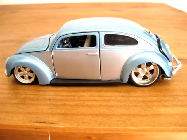 Volkswagen VW Käfer Beetle 1:24 Metallicblau Blau Riders Maisto