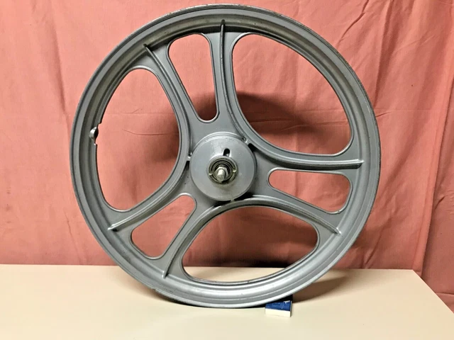 GRIMECA cerchio ant. 3 RAZZE 1.35 x 16 - NOS Piaggio Ciao Si Bravo Moped