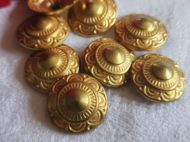 lot 6 anciens bouton en metal doré travaillé  collection 1,8  cm ref 4719