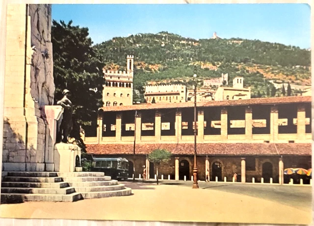 CARTOLINA  GUBBIO  PANORAMA DALLA PIAZZA DEI 40 MARTIRI (non viaggiata)