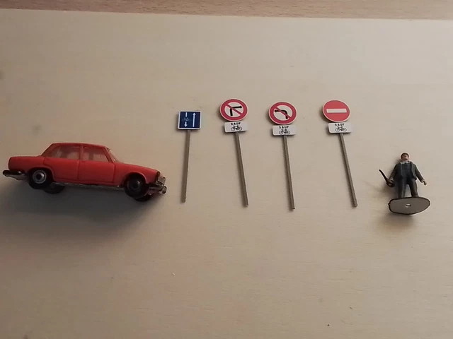 SUPVOX Lot 10 Panneaux De Signalisation Miniatures En Plastique - Jouets Éducatifs Pour Enfants, Décoration De Table