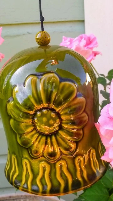Hanging Ceramic Green Bell Porch Patio Deck Tree Garden Decor - Daisy