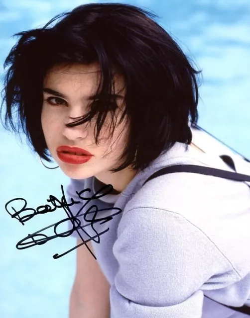 AUTOGRAPHE SUR PHOTO 20 x 25 de Béatrice DALLE (signed in person) Photo Proof