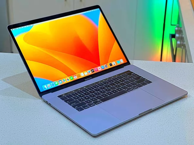 MacBook Pro 15 TouchBar/ID Intel®Core™i7*256GB SSD*16GB+GPU*macOS*15.4”LED#3758