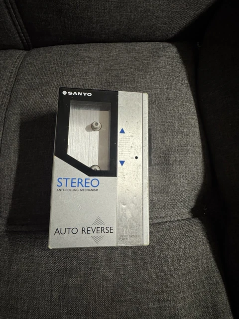 SANYO WALKMAN CASSETTE PLAYER M-G1 ORIGINAL BATTERY CASE