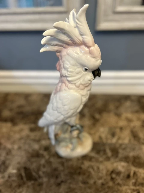 Hand-Painted Resin Parrot Figurine – Tropical Decorative Accent For Home, Beach Theme Decor & Party