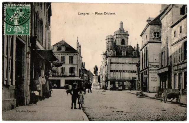 CPA 52 - LANGRES (Haute Marne) - Place Diderot (petite animation)