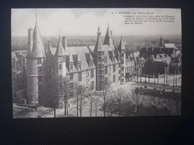 CPA 58 NEVERS - Le Palais Ducal