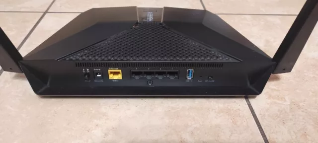 Router Netgear RAX40 WiFi 6 3