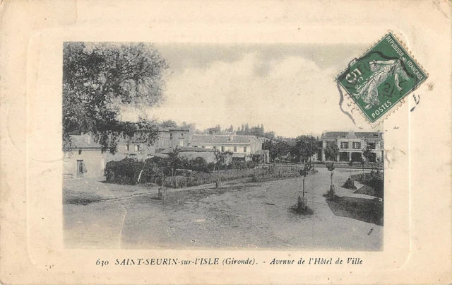 Cpa 33 Saint Seurin Sur L'isle Avenue De L'hotel De Ville
