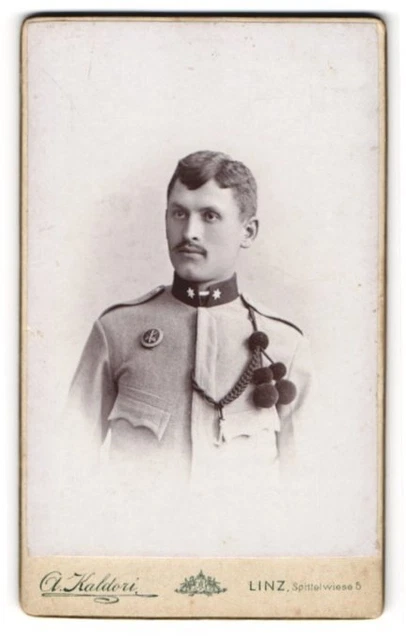 Fotografie A. Kaldori, Linz, K.u.K. Soldat in Uniform mit Pionier-Abzeichen und
