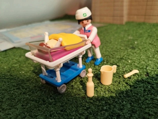 Playmobil ancien lot hôpital 3490 en boite médecins et infirmières 100