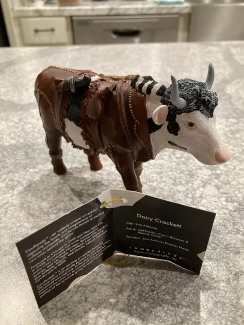 DAIRY CROCKETT - COW PARADE #7283 SAN ANTONIO  Resin  2003 Summer  Retired