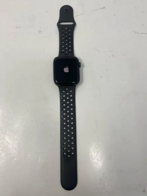Apple Watch Nike SE - 44MM - GPS - Black Case & Nike Sports Band *FAULTY*