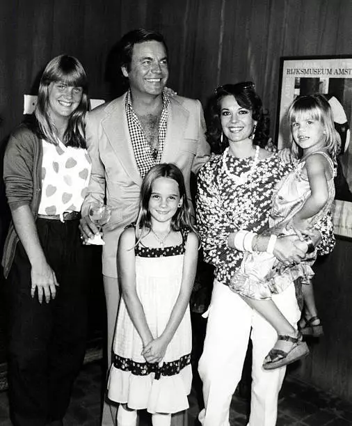 ROBERT WAGNER, NATALIE Wood, & Family during Jean Jacques An - 1981 Old ...