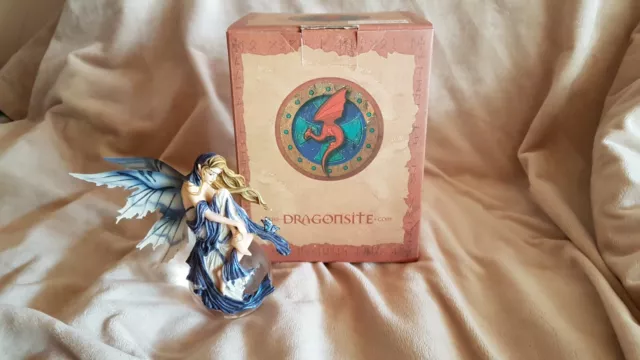 Dragonsite Elfen Figur auf Glaskugel – „Blue Dream“