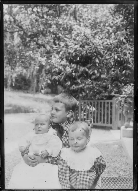 Plaque verre photo ancienne négatif 6x9 cm enfants jardin, original glass plate