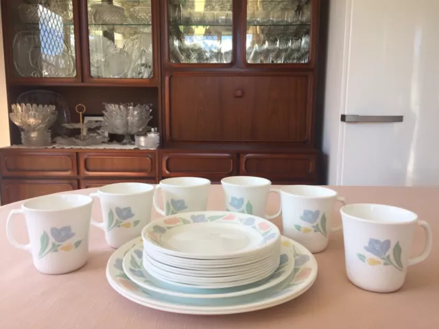 15 Corelle Friendship Plates + 6 Friendship Corning Cups/Mugs