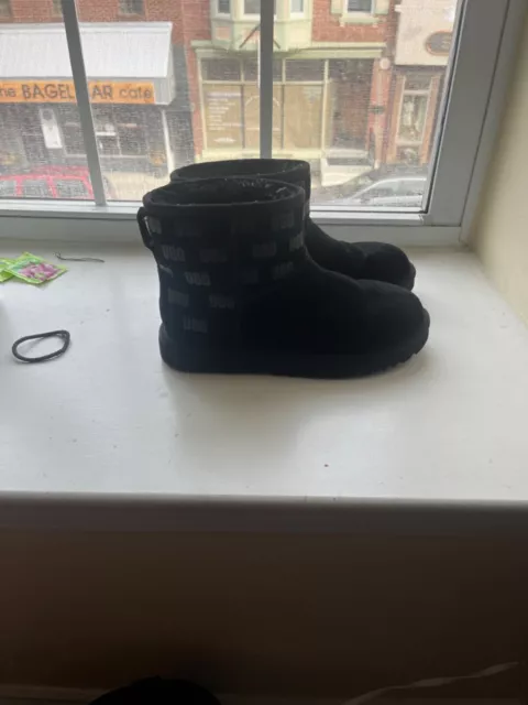 short black ugg boots size 7
