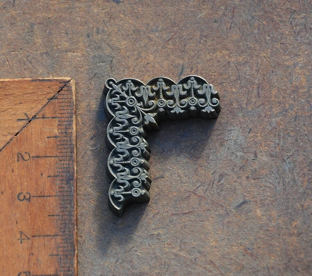 Ecke Messingornament Zierornament Messing Buchbinden Jugendstil Lederprägen rar