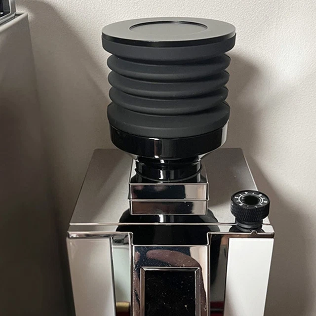 Moulin à Café Dose Unique Silicone Avec Couvercle Bois - Accessoire WPM 7.6x7x7cm