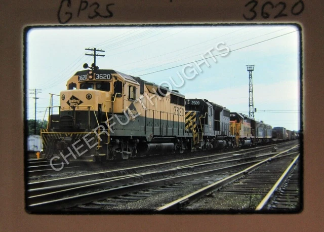 Original '75 Kodachrome Slide RDG Reading Lines 3620 GP35 Yard action     38S57