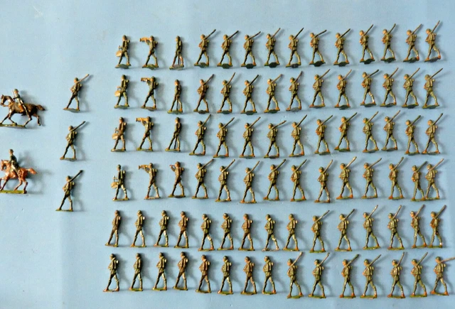 Anciens soldats de plomb napoléon et hussards cavaliers et à Draguignan