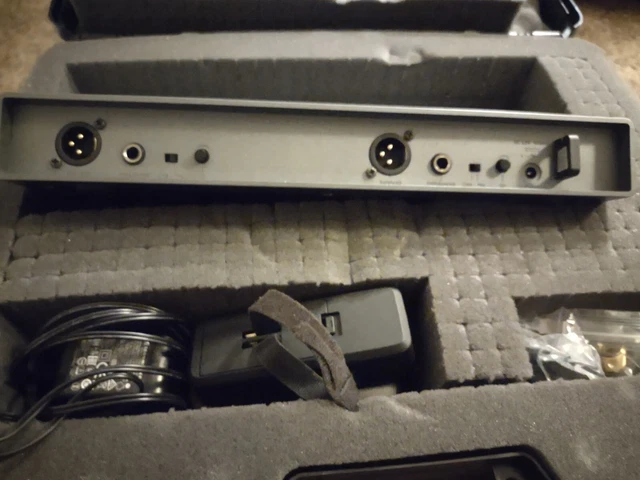 Sennheiser XSW 1-835 Wireless Dual Channel Microphone System (USED 2X) KEPT UP!!