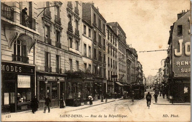 La Rue de la République et l'Eglise Neuve