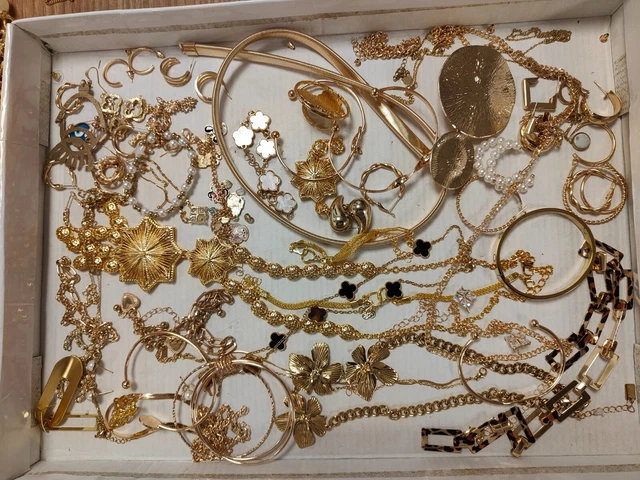Lot De Bijoux Anciens Et Fantaisie Dorés - Vintage, Plaqué Or Ou 18k Possible, Occasion