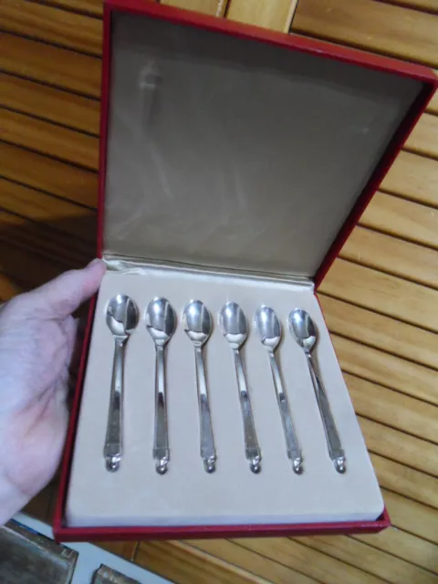 coffret en metal argenté couvert petite cuillere a café moka ou autres