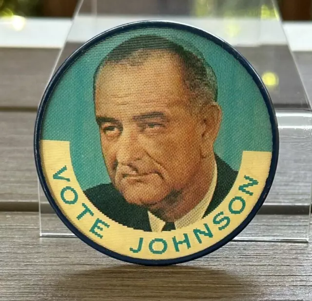 1964 Vari Vue Lenticular Vote LBJ Johnson Humphrey Campaign Button 2.5” Flasher