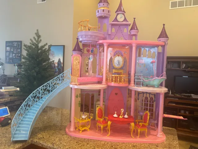 2010 Disney Princess Ultimate Dream Castle (Complete) plus 7 dolls 2