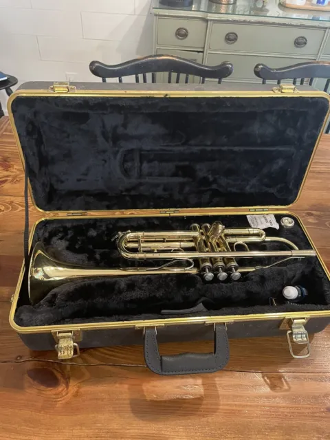 Bach TR300H2 Student Trumpet With Hard Case And Vincent Bach 5C Mouthpiece,Oil