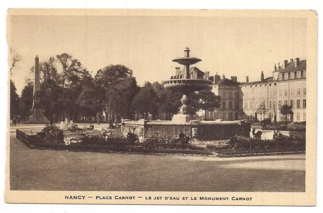 nancy , place carnot , le jet d'eau et le monument carnot