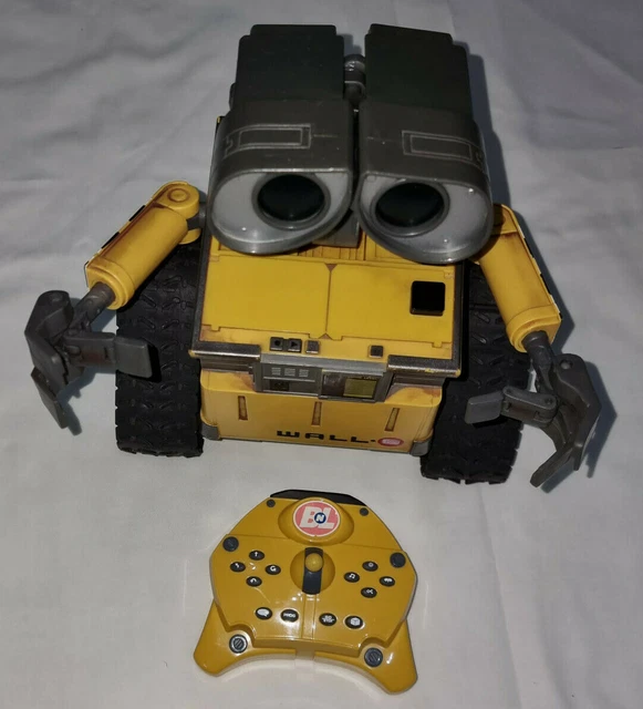 DISNEY PIXAR Remote Controlled Walle By Thinkway Toys