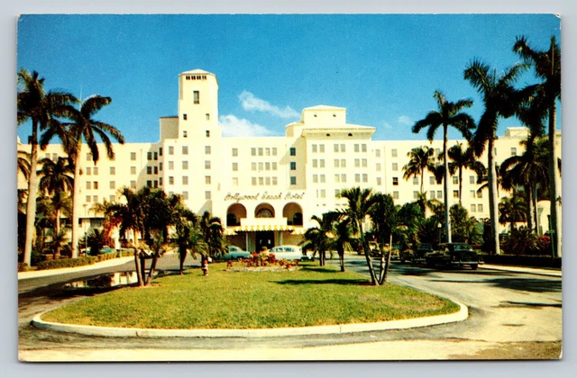HOLLYWOOD BEACH HOTEL in FLORIDA Classic Cars Parked Vintage Postcard