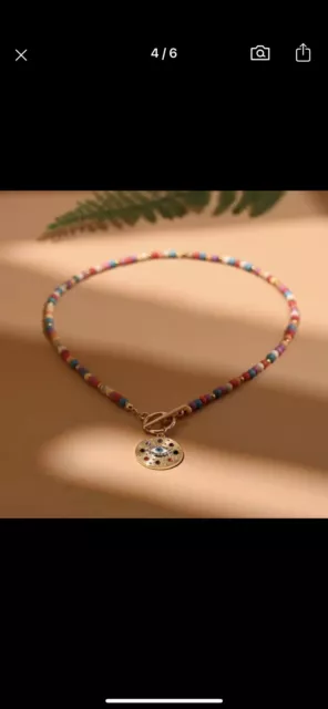 Collier ras du cou en perles de pierre colorées