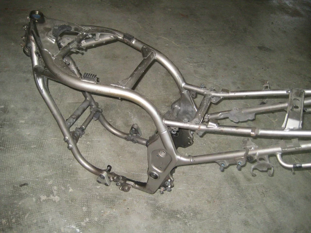 SUZUKI GSF 1200 BANDIT nacked anno 1998 TELAIO CON TARGA E DOCUMENTI FRAME SUZUKI GSF 1200 BANDIT nacked anno 1998 TELAIO CON TARGA E DOCUMENTI FRAME